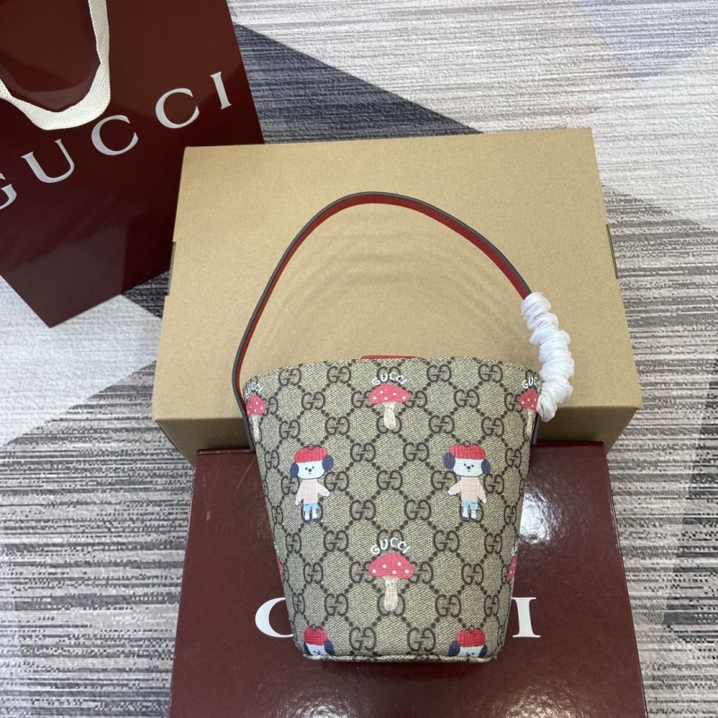 G*u*i bucket bags